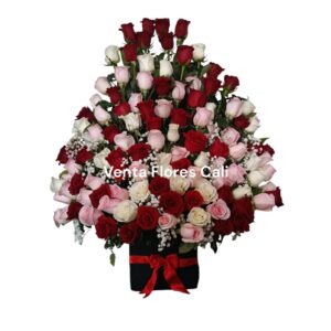 Arreglo Floral en rosas surtidas 19