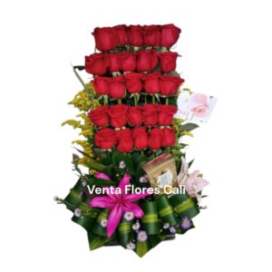 Arreglo con rosas y chocolates 8