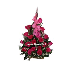 Arreglo Floral Con rosas rosadas 65