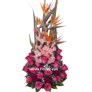 Arreglo floral con rosas rosadas 19