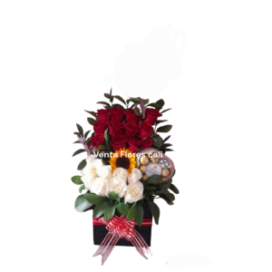 Arreglo en caja con rosas roja y blanca 36