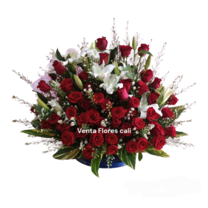 Arreglo floral con rosas rojas 28