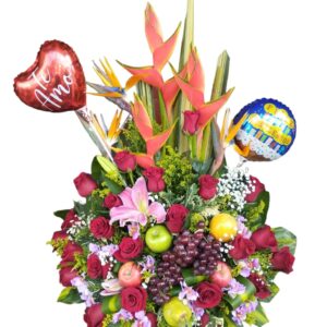 Arreglo floral con frutas variadas