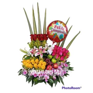 Arreglo floral con flores y frutas 73