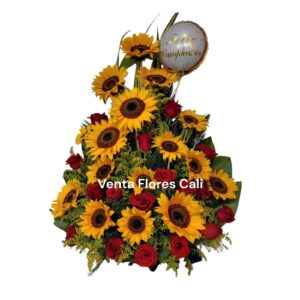 Arreglo Floral de Girasoles y Rosas Rojas 16